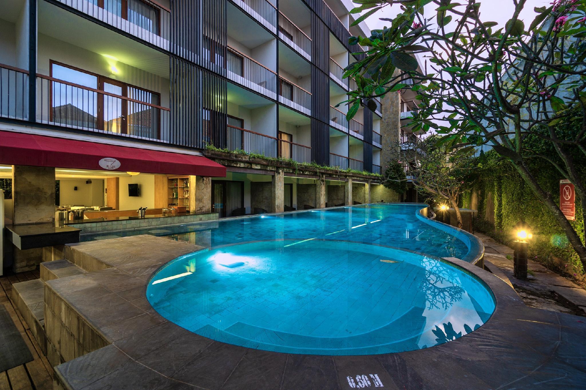 Quest Hotel Kuta By Aston Esterno foto