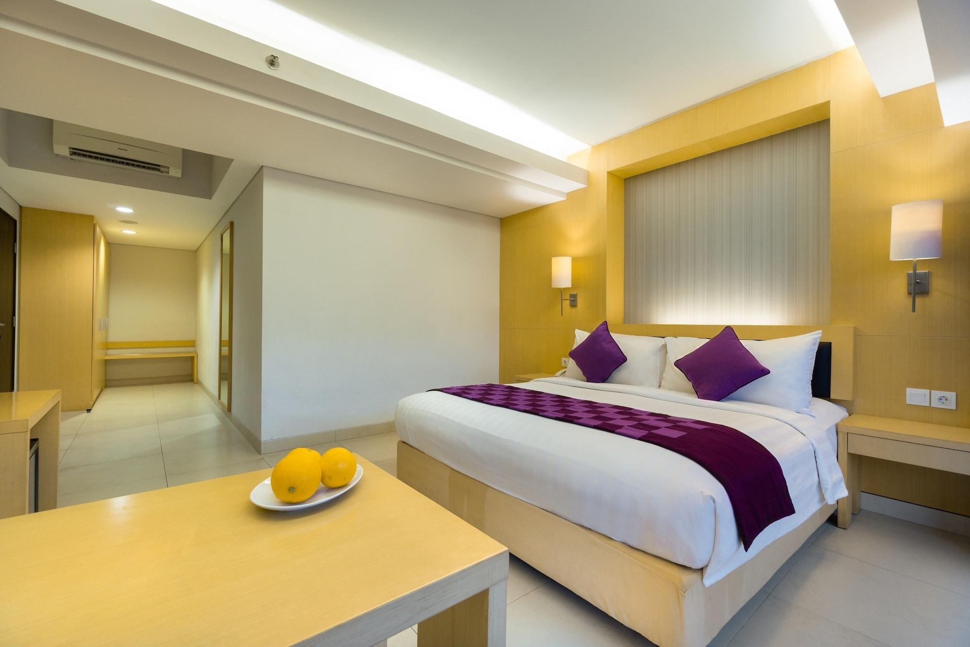 Quest Hotel Kuta By Aston Esterno foto