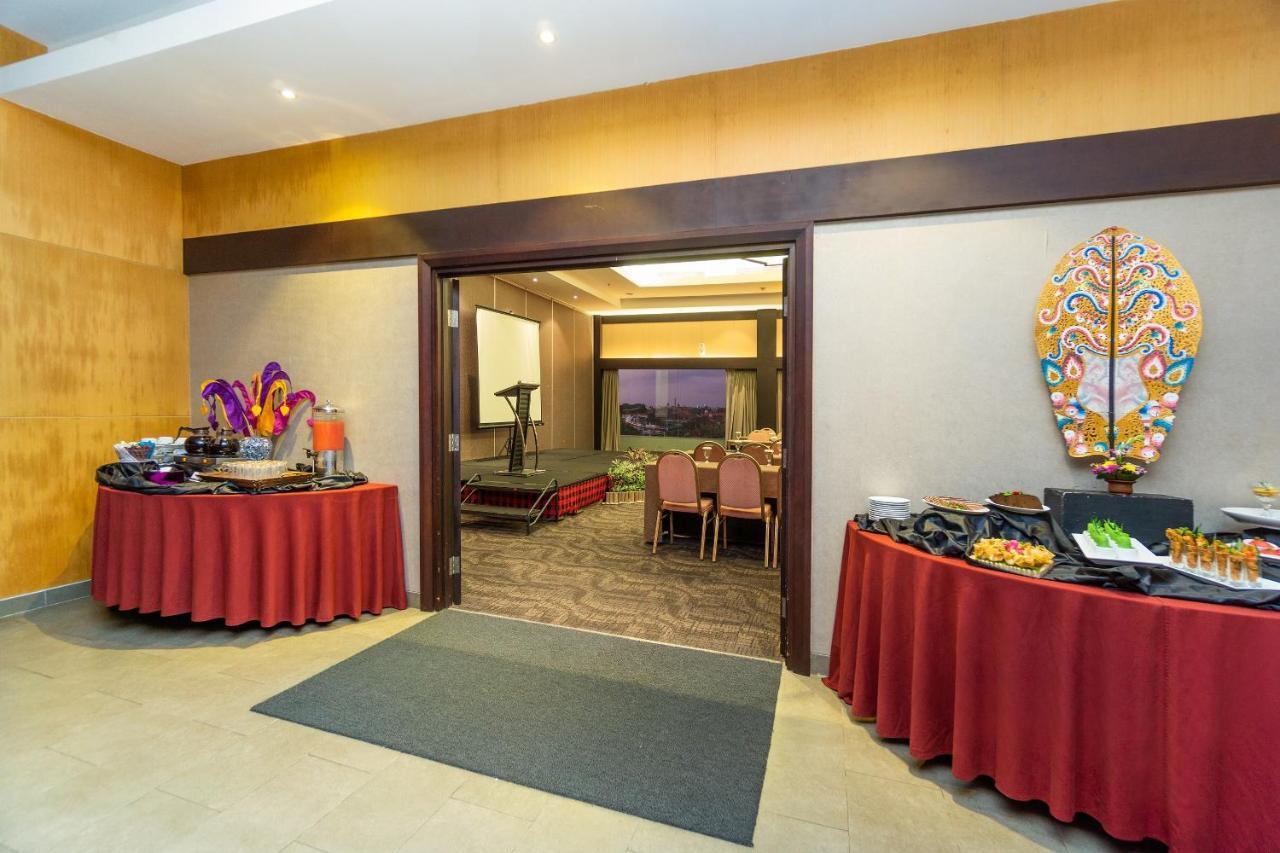 Quest Hotel Kuta By Aston Esterno foto