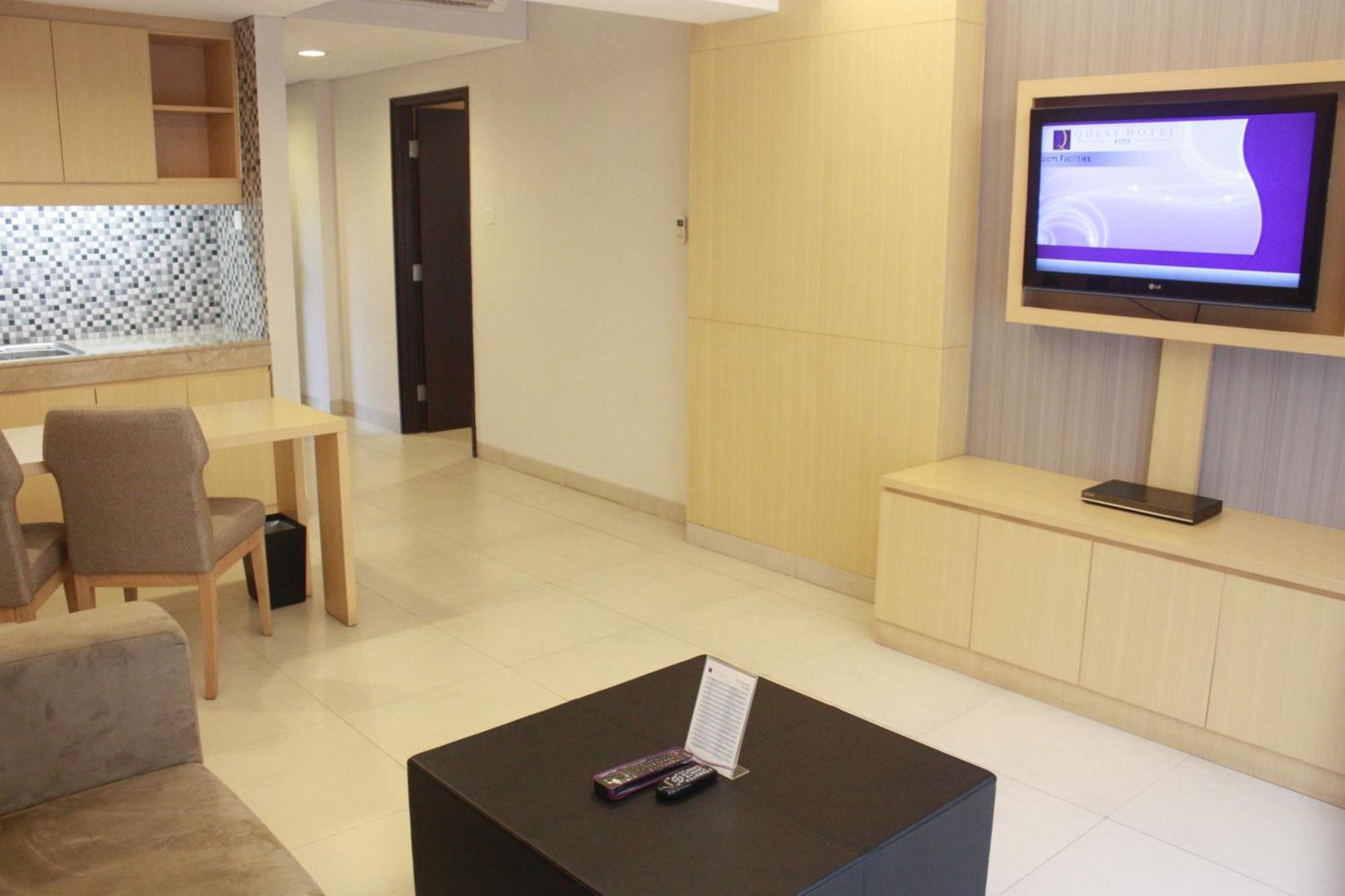 Quest Hotel Kuta By Aston Esterno foto