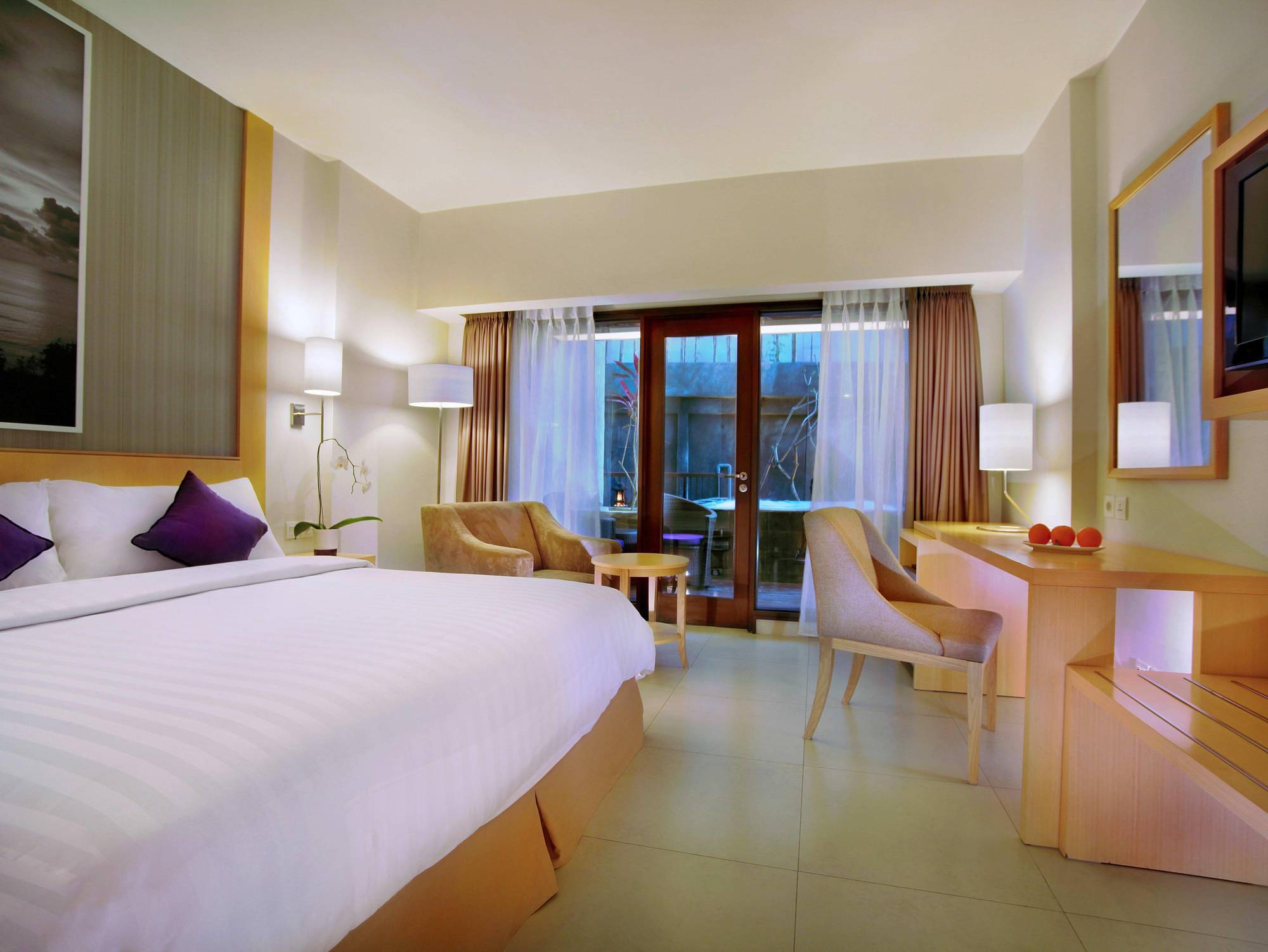 Quest Hotel Kuta By Aston Esterno foto