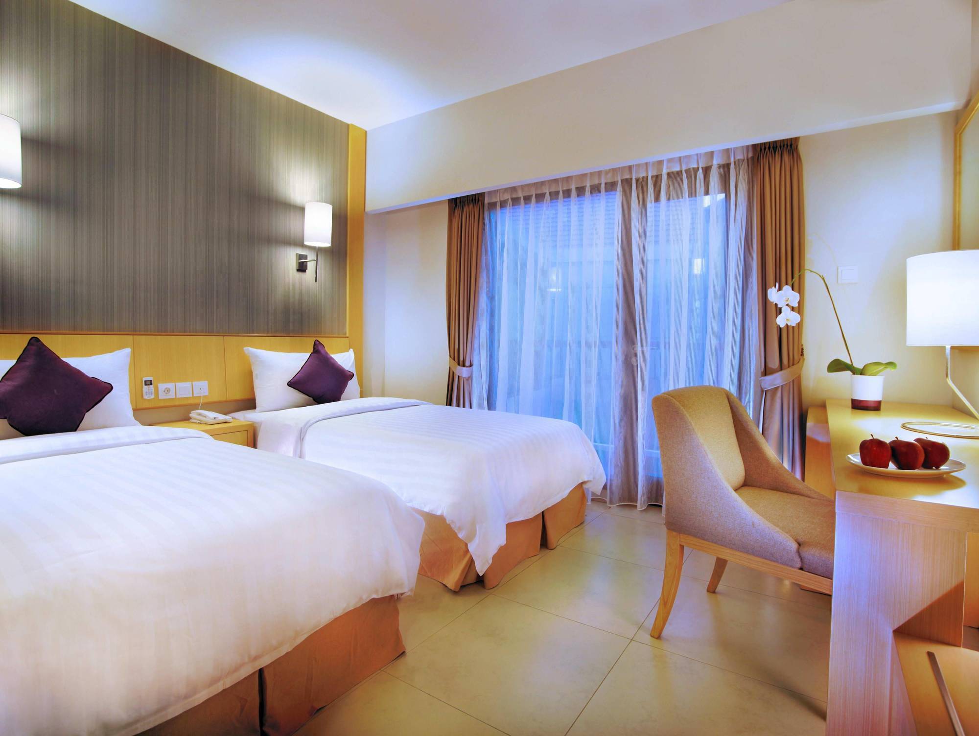 Quest Hotel Kuta By Aston Esterno foto