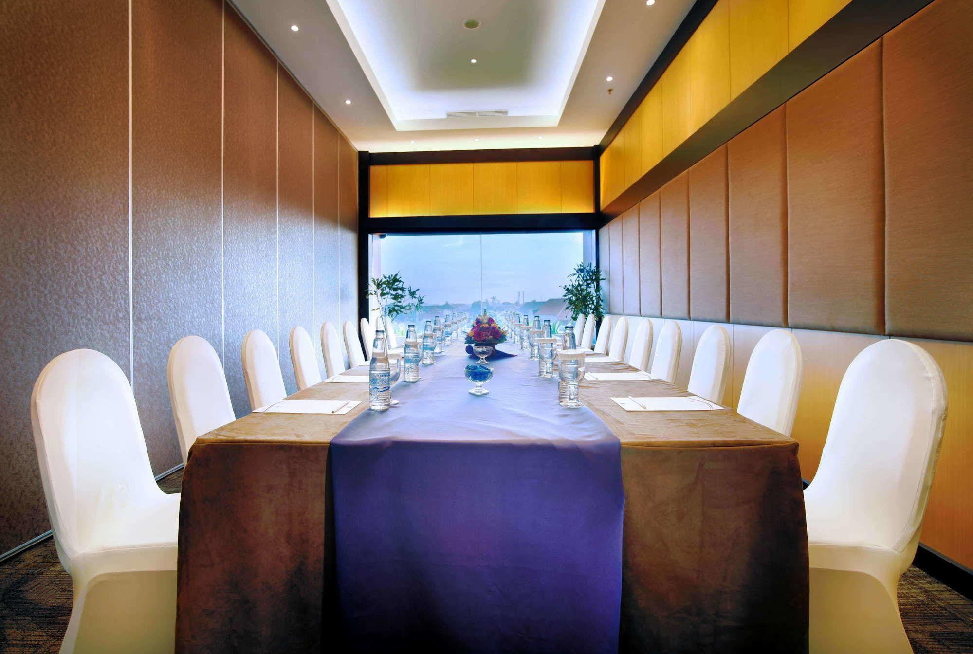 Quest Hotel Kuta By Aston Esterno foto