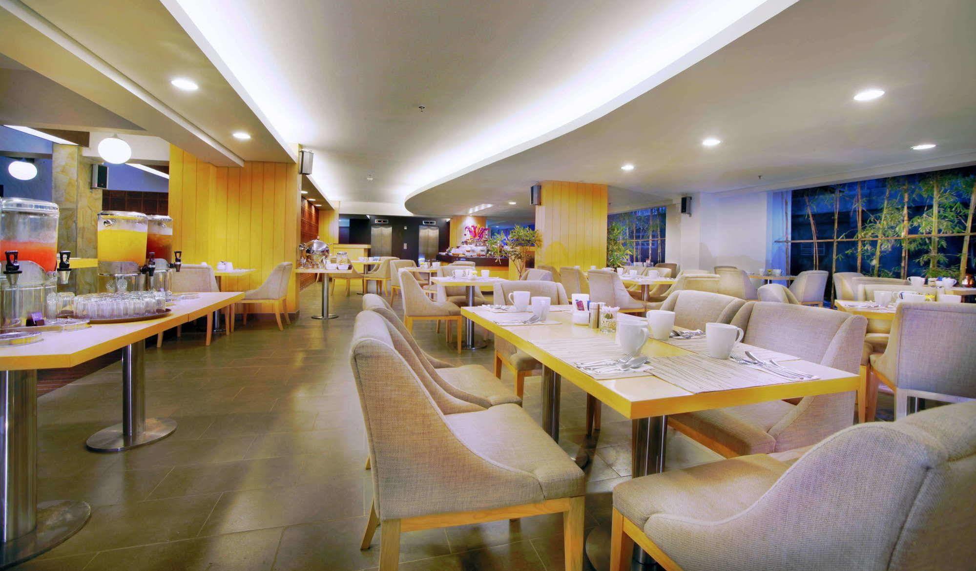 Quest Hotel Kuta By Aston Esterno foto