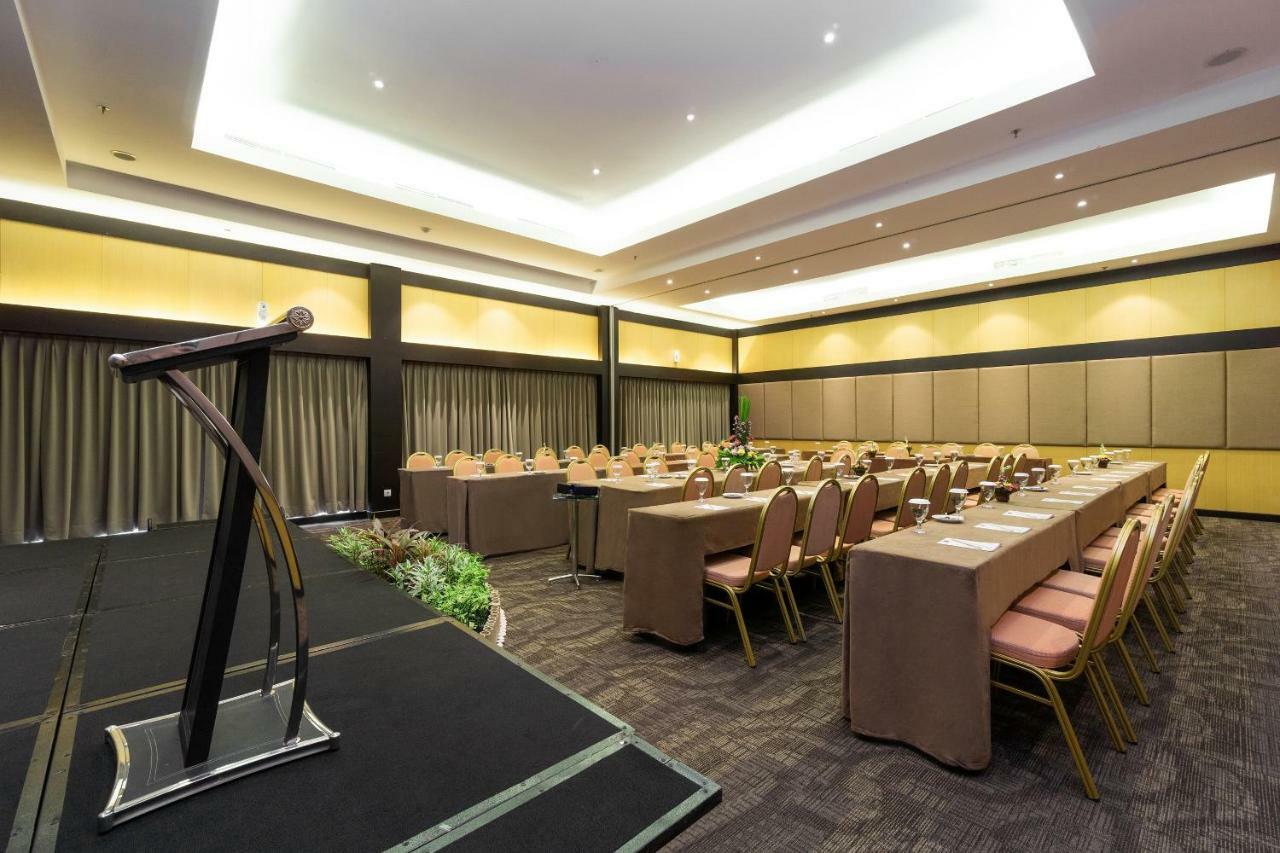 Quest Hotel Kuta By Aston Esterno foto
