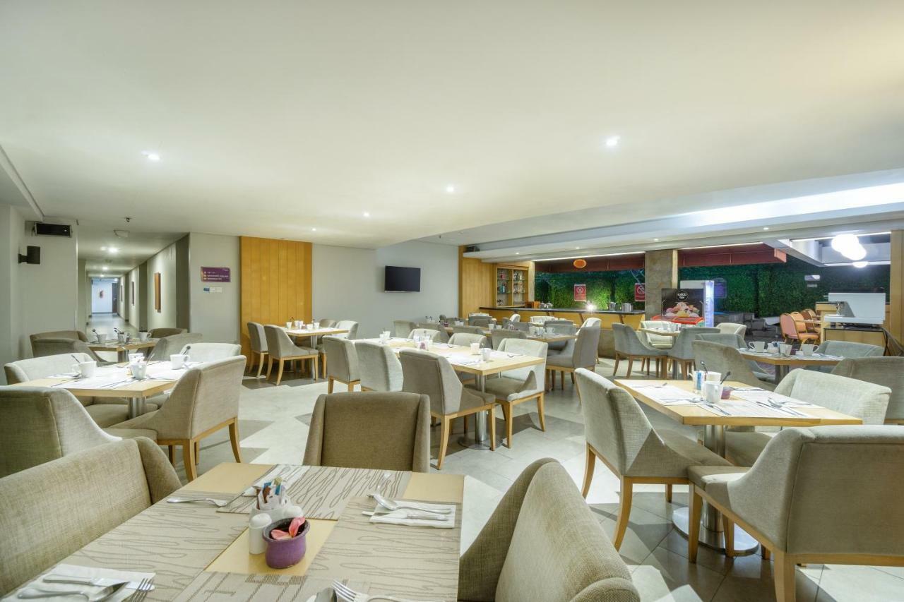 Quest Hotel Kuta By Aston Esterno foto